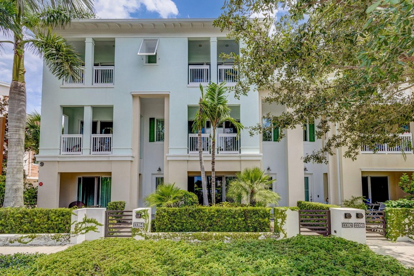 THIS IS THE ONE YOU'VE BEEN WAITING FOR! Spectacular 3 bedroom - Beach Townhome/Townhouse for sale in Palm Beach Gardens, Florida on Beachhouse.com