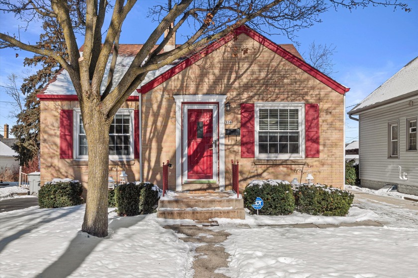 This charming 3-bedroom, 1-bath home in Bay View's sought-after - Beach Home for sale in Milwaukee, Wisconsin on Beachhouse.com