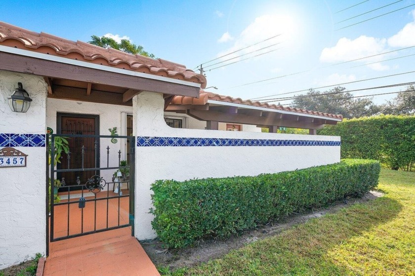 Welcome home!  This spacious villa is ready for you to move-in - Beach Townhome/Townhouse for sale in Wellington, Florida on Beachhouse.com