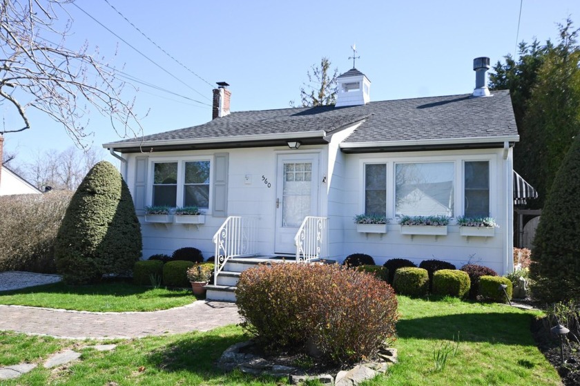 Discover this beautifully maintained 2-bedroom, 1-bathroom - Beach Home for sale in Southold, New York on Beachhouse.com