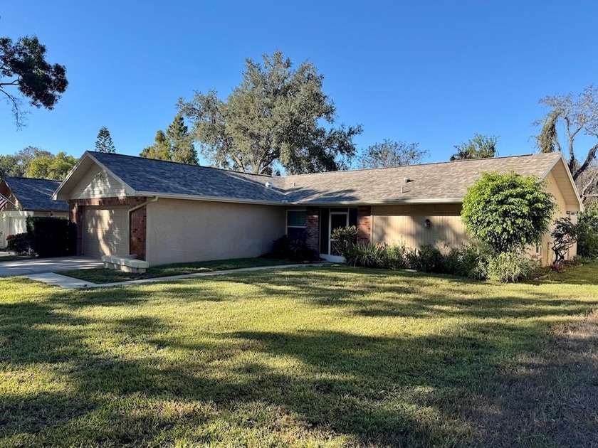 Come make this Highland Lakes home your own. Three bedrooms in - Beach Home for sale in Palm Harbor, Florida on Beachhouse.com