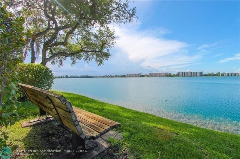 Beautiful 2/2 lakefront condo in gated community. Kitchen with - Beach Condo for sale in Oakland Park, Florida on Beachhouse.com