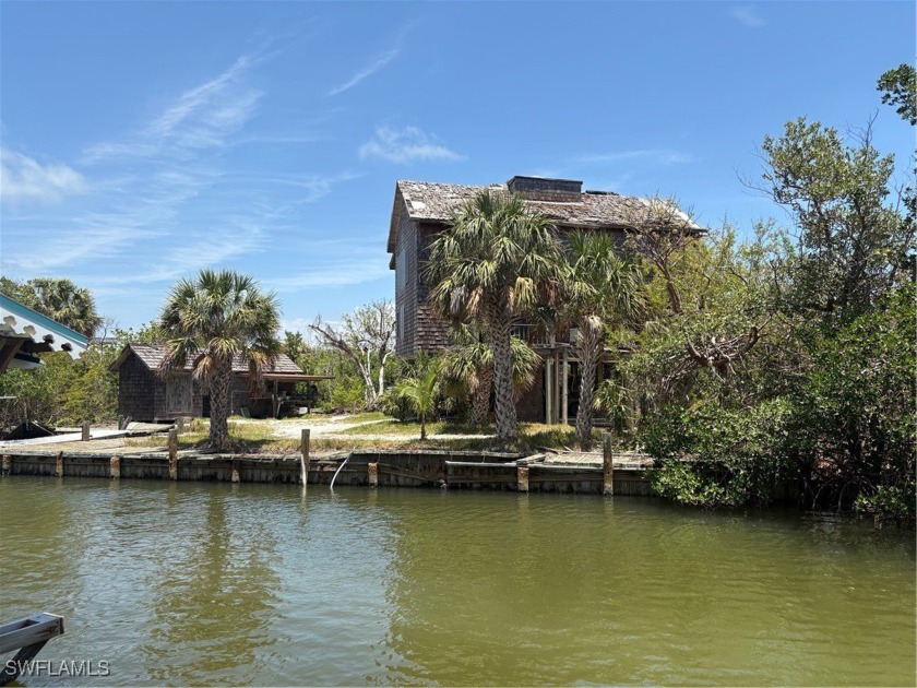 AMAZING OPPORTUNITY! AN ISLAND TREASURE! PRIME WATERFRONT HOME & - Beach Home for sale in Captiva, Florida on Beachhouse.com