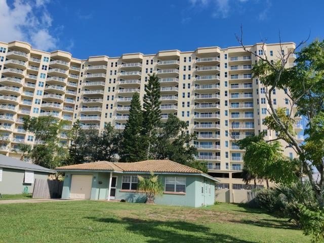 JUST REDUCED!!! Beautiful 2 Bedroom 2 Bathroom Condo w/Den and - Beach Condo for sale in South Daytona, Florida on Beachhouse.com