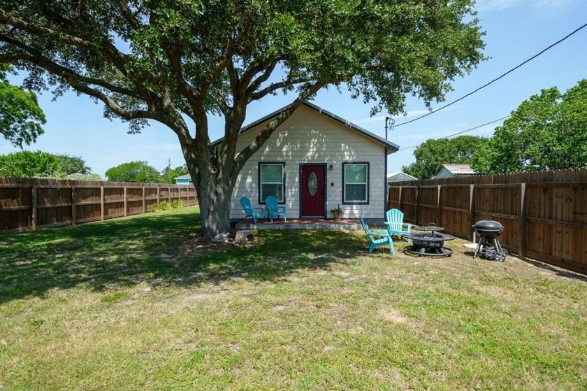 Welcome to 735 S Ann in Rockport, Texas--a fully furnished - Beach Home for sale in Rockport, Texas on Beachhouse.com