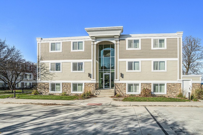 Don't let the square footage fool you! This condo has an amazing - Beach Condo for sale in South Haven, Michigan on Beachhouse.com