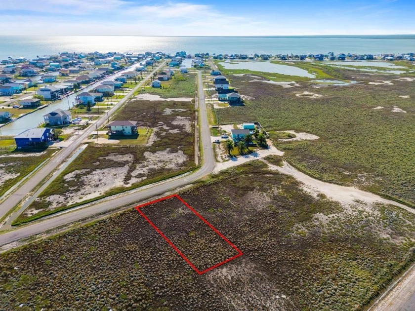 This lot is ideal for building your own beach bungalow retreat - Beach Lot for sale in Rockport, Texas on Beachhouse.com