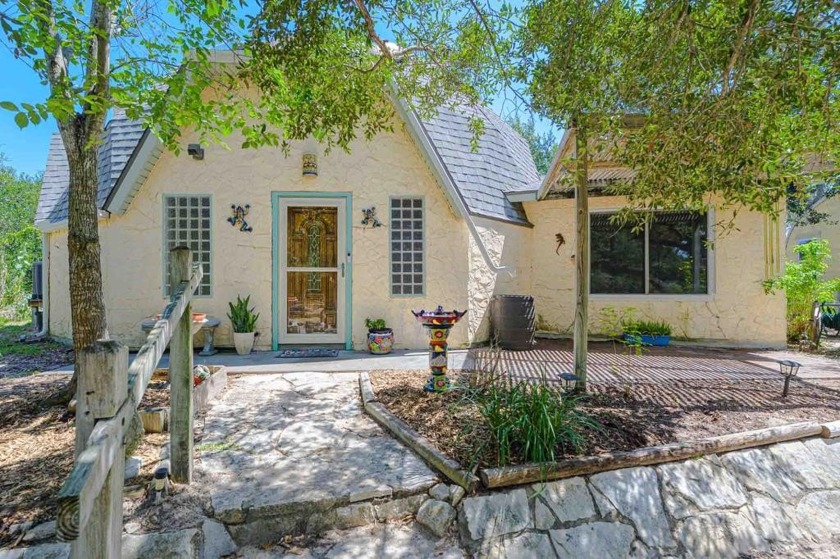 Absolutely charming and unique, 3-bedroom plus studio, 2.5-bath - Beach Home for sale in Rockport, Texas on Beachhouse.com