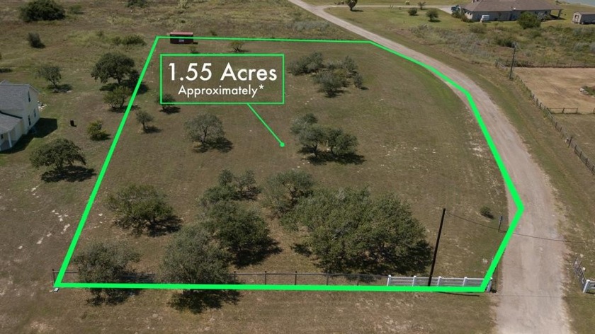 Beautiful partially fenced lot with scattered mature trees and - Beach Lot for sale in Rockport, Texas on Beachhouse.com