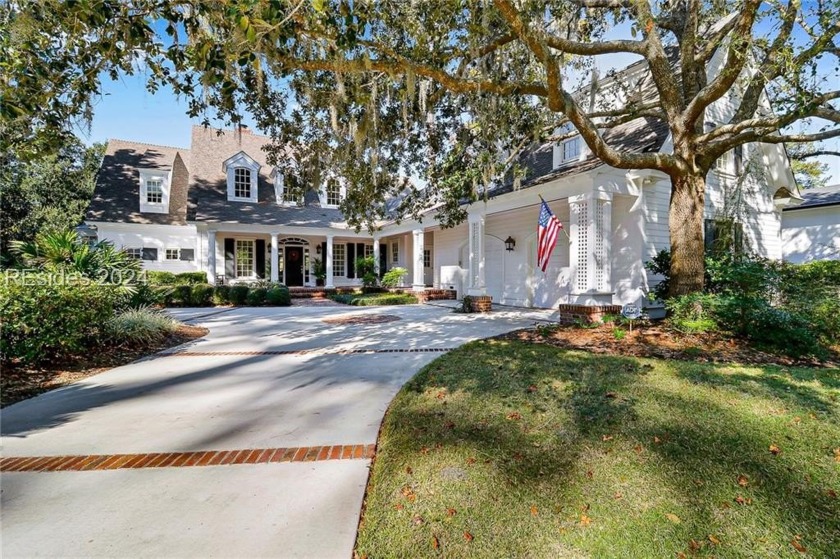 Nestled on a quiet cul-de-sac street, the Southern Living - Beach Home for sale in Bluffton, South Carolina on Beachhouse.com