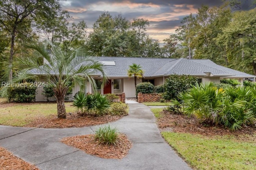 Welcome to 10 Teal Lane! Situated on one of the largest lots in - Beach Home for sale in Hilton Head Island, South Carolina on Beachhouse.com