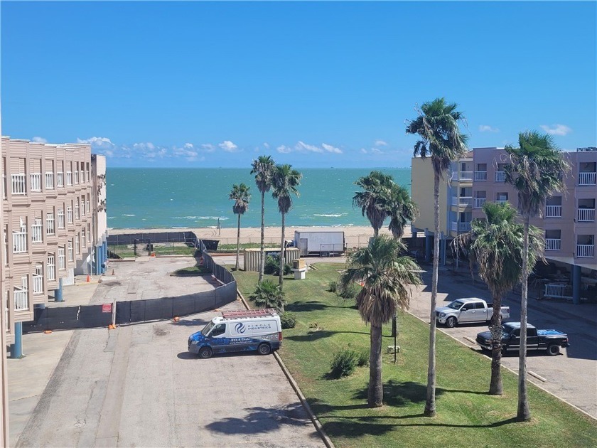 Welcome to your new home, vacation home, or rental.  Short term - Beach Condo for sale in Corpus Christi, Texas on Beachhouse.com