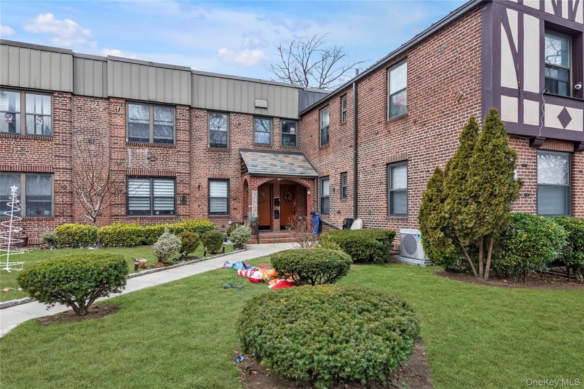 Garden Bay Manor Condominium - Astoria / Upper Ditmars - East - Beach Condo for sale in East Elmhurst, New York on Beachhouse.com