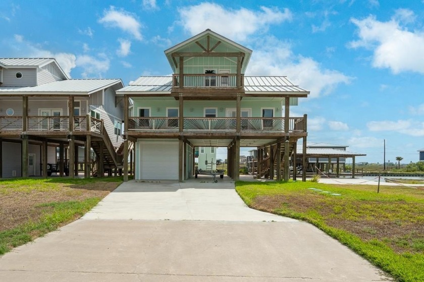 Welcome to your coastal retreat in the growing community of - Beach Home for sale in Rockport, Texas on Beachhouse.com