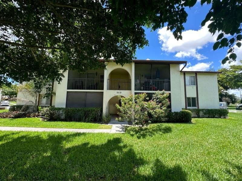 Available Now! Renovated and Move-In Ready Apartment 2 Bed / 1 - Beach Condo for sale in West Palm Beach, Florida on Beachhouse.com