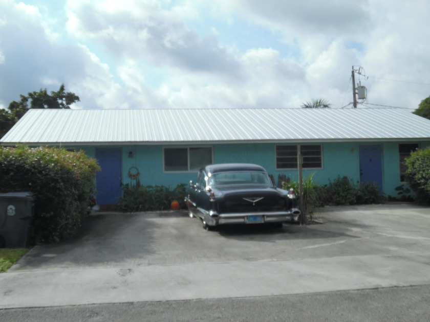 Income producing duplex . Large corner lot. Quiet neighborhood - Beach Townhome/Townhouse for sale in Lake Worth, Florida on Beachhouse.com