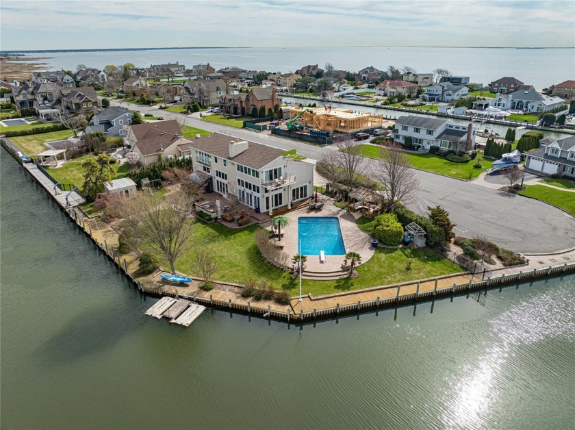 If you're after views, this is the one. Forever views from every - Beach Home for sale in West Islip, New York on Beachhouse.com