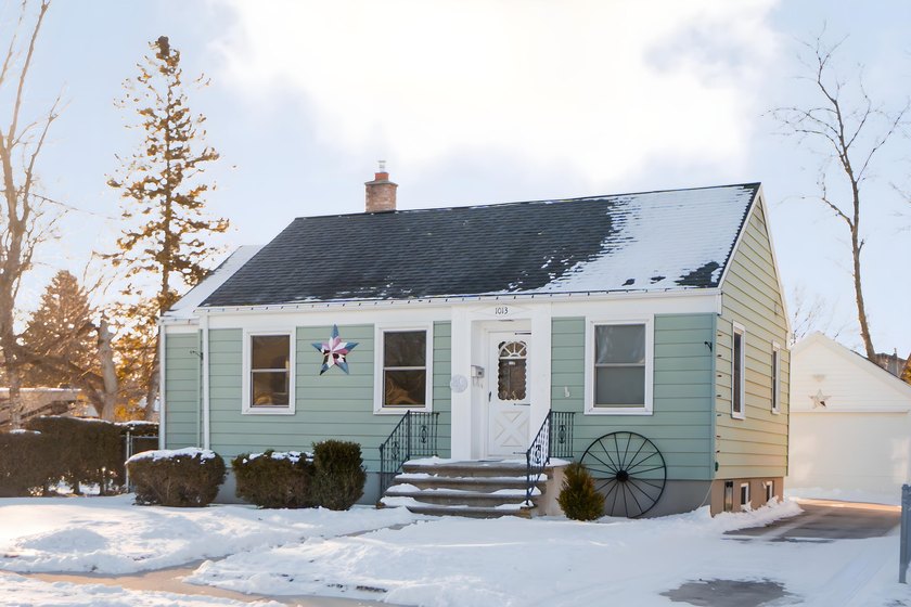 Well-kept 3-bedroom ranch with all bedrooms, large bathroom and - Beach Home for sale in Two Rivers, Wisconsin on Beachhouse.com