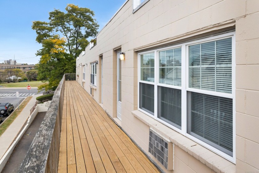 Nicely updated end unit conveniently located in the Cove - Beach Condo for sale in Stamford, Connecticut on Beachhouse.com