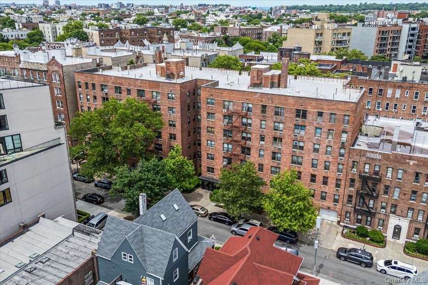 Welcome to this beautifully maintained, move-in-ready - Beach Home for sale in Brooklyn, New York on Beachhouse.com