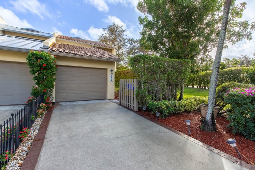 Step into this beautifully updated 3-bedroom, 2-bathroom Corner - Beach Townhome/Townhouse for sale in Wellington, Florida on Beachhouse.com