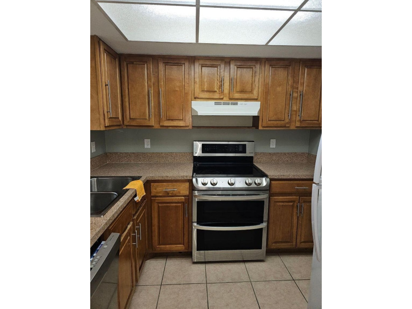 LETS MAKE A DEAL! This is it! Affordable and adorable 1st Floor - Beach Condo for sale in Port Saint Lucie, Florida on Beachhouse.com