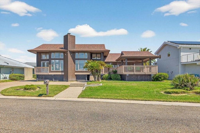 Welcome to one of Key Allegro's most exclusive addresses - Beach Home for sale in Rockport, Texas on Beachhouse.com