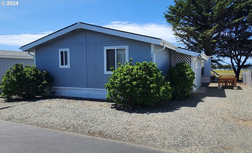 Discover coastal bliss in this centrally located ocean-view home - Beach Home for sale in Gold Beach, Oregon on Beachhouse.com