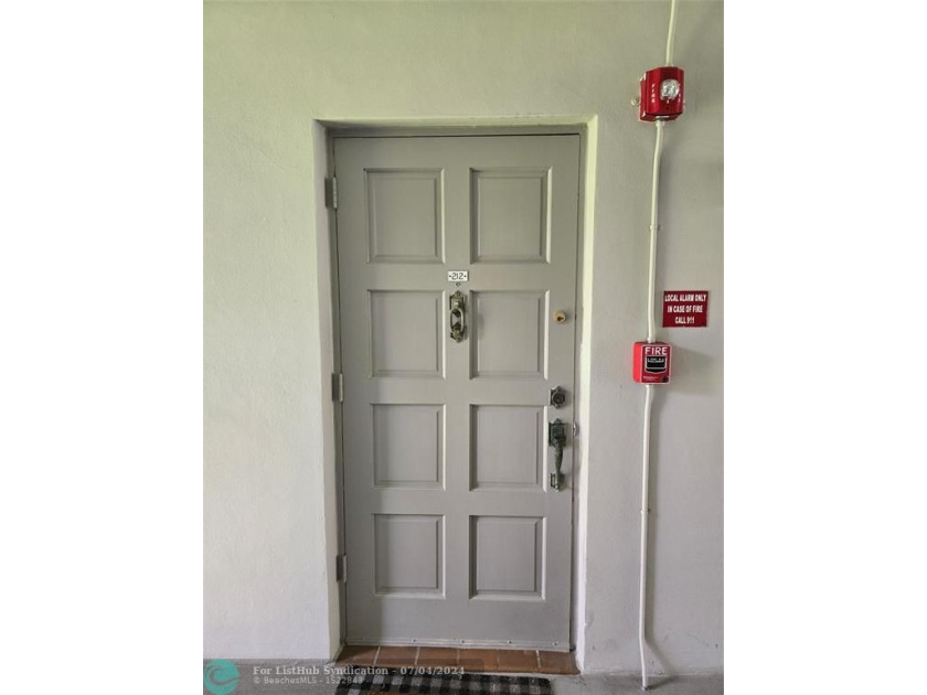 Great corner unit in the quiet beautiful Hillcrest community! - Beach Condo for sale in Hollywood, Florida on Beachhouse.com