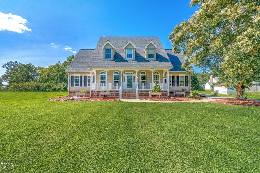 Welcome to 137 Dances Bay, a beautifully designed and - Beach Home for sale in Elizabeth City, North Carolina on Beachhouse.com