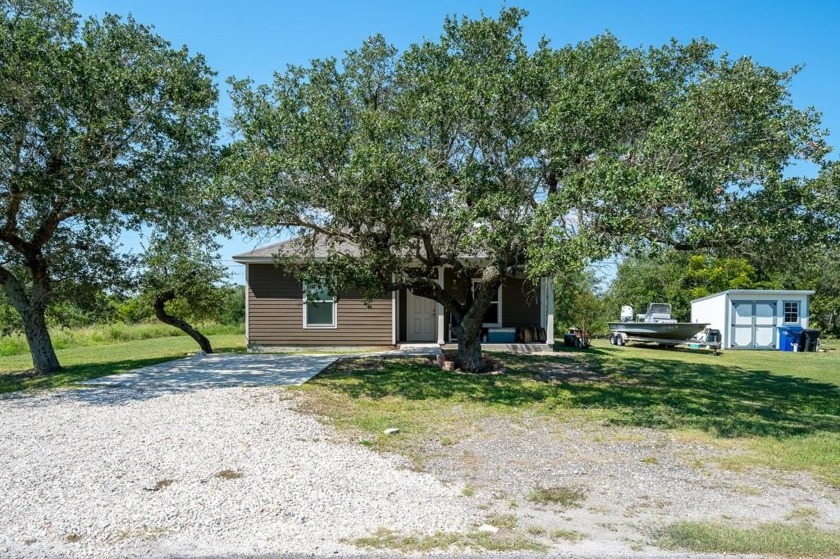 Welcome to Holiday Beach! This 2-bedroom, 2-bathroom home built - Beach Home for sale in Rockport, Texas on Beachhouse.com