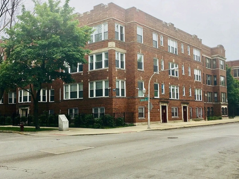 Invest or Move right into this beautifully renovated duplex - Beach Condo for sale in Chicago, Illinois on Beachhouse.com