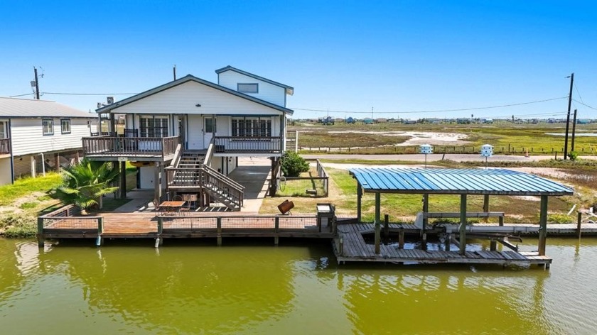 Tucked away in a charming coastal beach town, this waterfront - Beach Home for sale in Rockport, Texas on Beachhouse.com