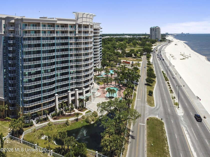BEAUTIFUL BEACHFRONT CONDO ! This END UNIT is VERY SPACIOUS, AND - Beach Condo for sale in Gulfport, Mississippi on Beachhouse.com