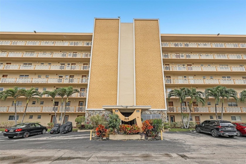 Welcome to this well-maintained 2-bedroom, 2-bath residence - Beach Condo for sale in Hallandale Beach, Florida on Beachhouse.com