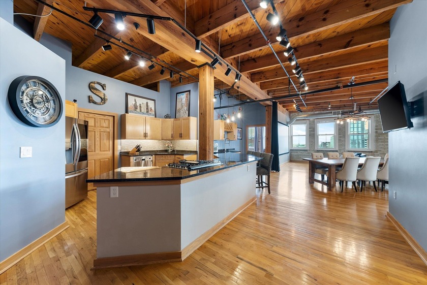 Rare top-floor condo spanning over 2,000sqft with stunning views - Beach Condo for sale in Milwaukee, Wisconsin on Beachhouse.com