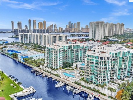 Gorgeous direct Intercoastal view, 2 parking spaces and huge - Beach Condo for sale in Aventura, Florida on Beachhouse.com