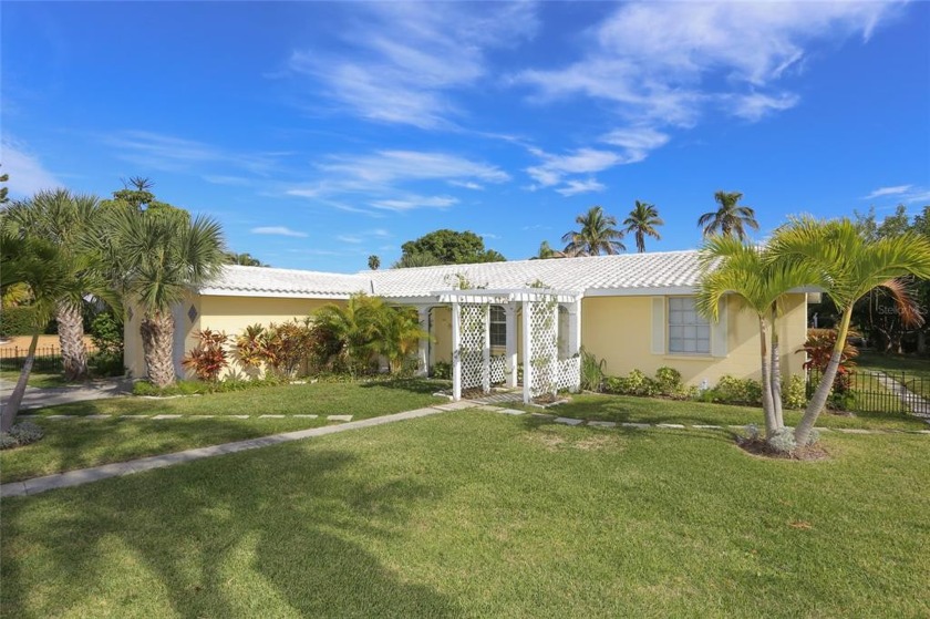 Rare opportunity to purchase a waterfront home on Longboat Key - Beach Home for sale in Longboat Key, Florida on Beachhouse.com