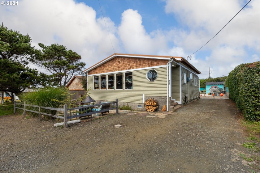 Welcome to your coastal haven in the heart of Yachats, one of - Beach Home for sale in Yachats, Oregon on Beachhouse.com