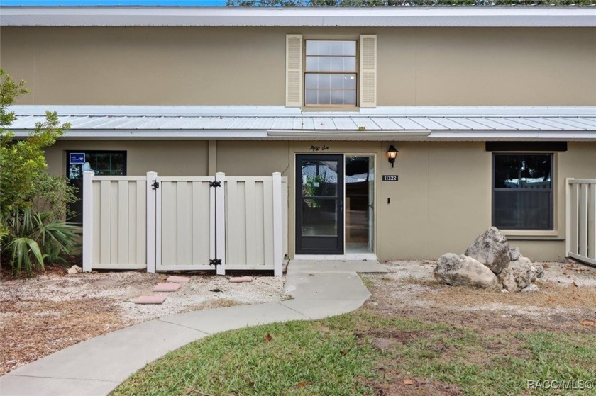 Welcome to this beautifully remodeled 2-bedroom, 2.5-bath - Beach Condo for sale in Crystal River, Florida on Beachhouse.com