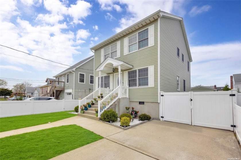 Welcome to Your Dream Home Nestled on a Quiet Tree Lined Street - Beach Home for sale in Bellmore, New York on Beachhouse.com
