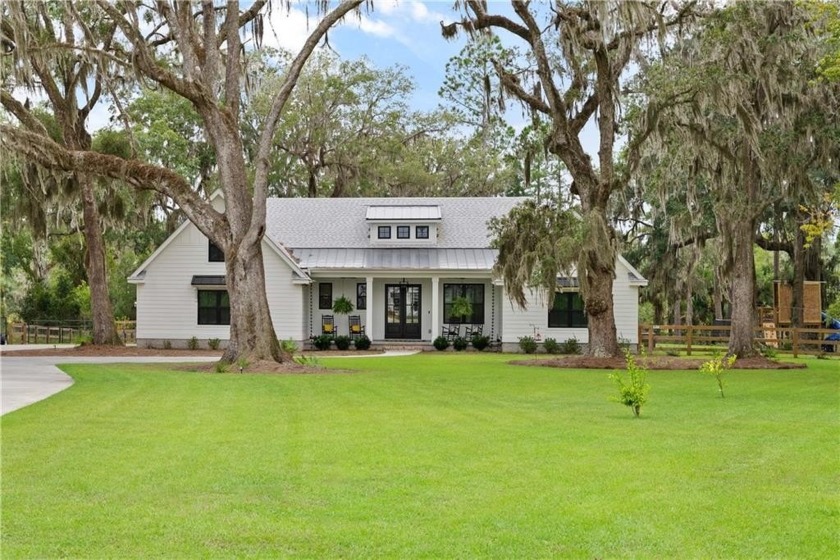 Welcome to this stunning 5-bedroom, 4.5-bathroom home nestled on - Beach Home for sale in Brunswick, Georgia on Beachhouse.com