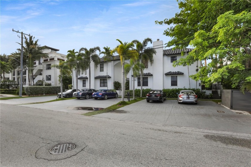 Experience luxury and convenience in this stunning townhouse - Beach Condo for sale in Fort Lauderdale, Florida on Beachhouse.com