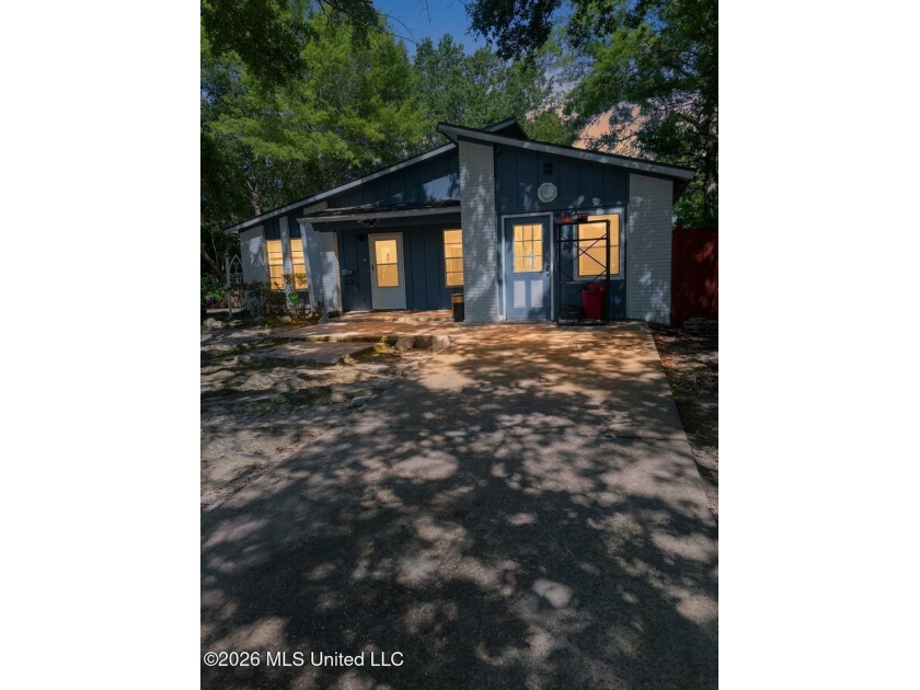 916 E Birch Dr in Gulfport offers the opportunity to create - Beach Home for sale in Gulfport, Mississippi on Beachhouse.com