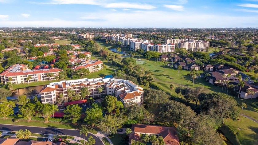 Beautiful condo on top floor with 3 bedrooms, 2 baths in updated - Beach Condo for sale in Boca Raton, Florida on Beachhouse.com