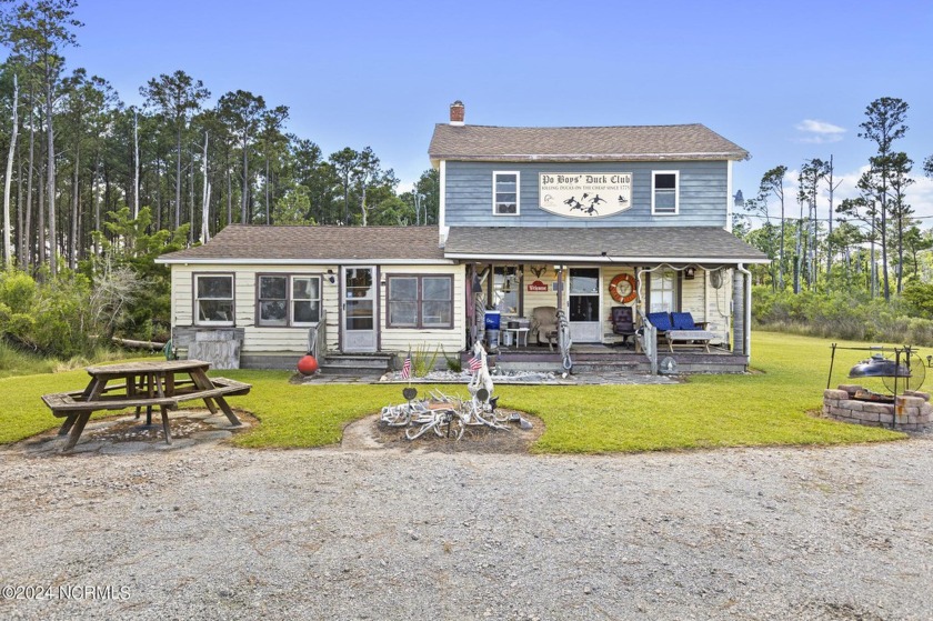 Welcome to your hunter's paradise! This charming old home with 3 - Beach Home for sale in Stacy, North Carolina on Beachhouse.com