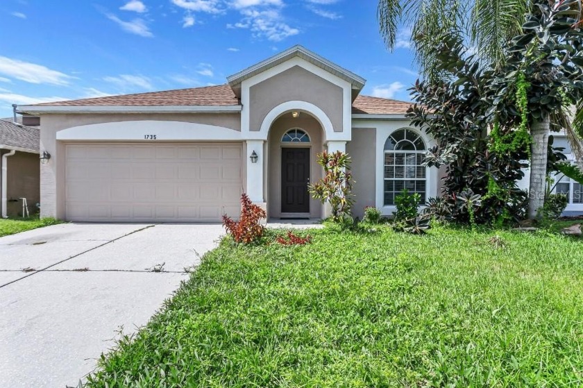 Welcome to this stunning 3-bedroom 2 bathroom with bonus room - Beach Home for sale in Trinity, Florida on Beachhouse.com