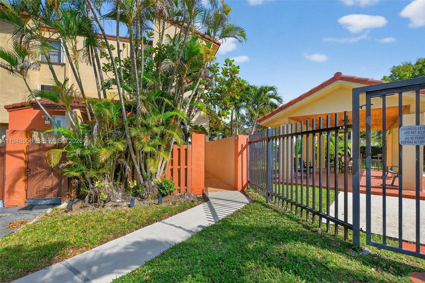 Great Location ear FIU, Dolphin Mall, Doral, etc..  First floor - Beach Condo for sale in Miami, Florida on Beachhouse.com