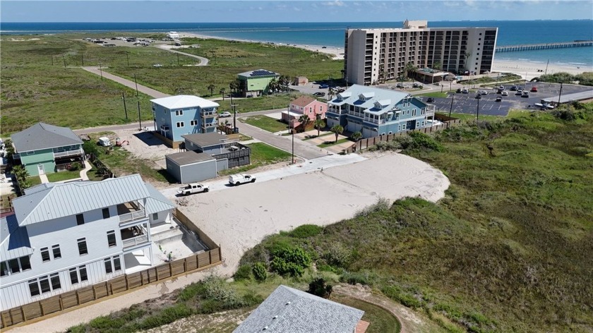 Discover a wonderful estate lot nestled in a secluded - Beach Lot for sale in Port Aransas, Texas on Beachhouse.com