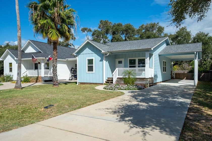 Charming 3 Bedroom, 2 Bath residence backing to Tule Park - Beach Home for sale in Rockport, Texas on Beachhouse.com